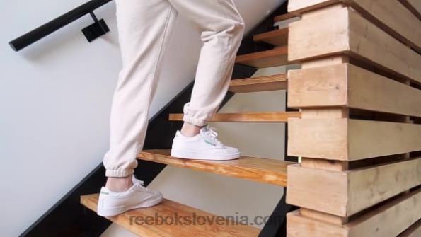 Reebok club c 85 moški čevlji R22JR1033 bela/mornarsko modra